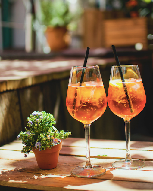 TIPS FOR A SPRING APERITIVO WITH ALCOHOL-FREE SPIRITS